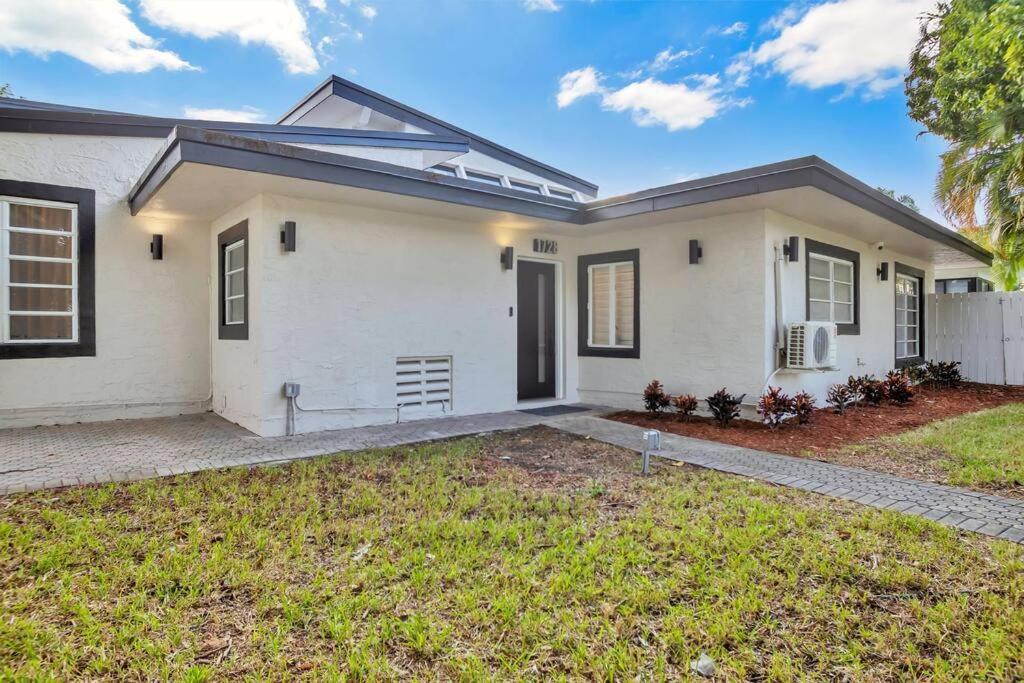 Stunning 2 Story Villa With Pool Fort Lauderdale Buitenkant foto